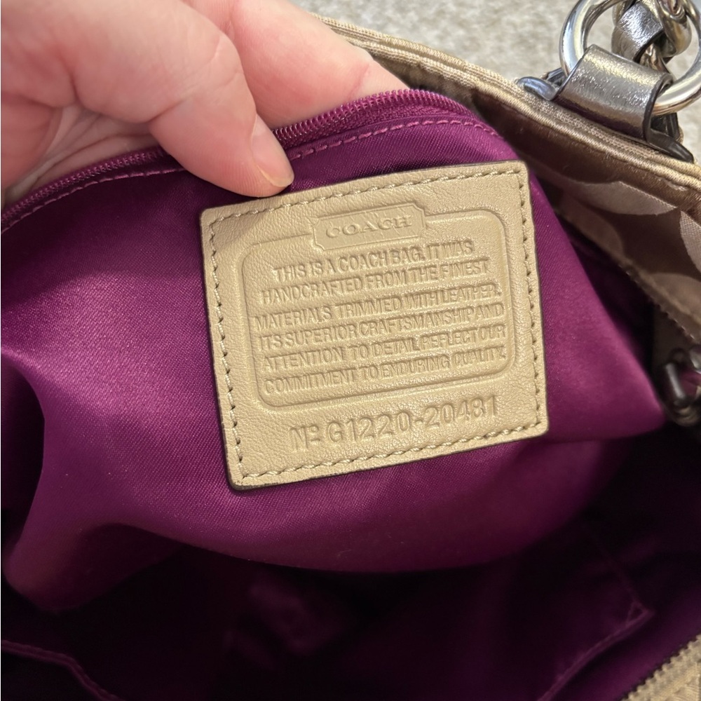 Signature Coach Madison Tote Bag - Picture 13 of 14